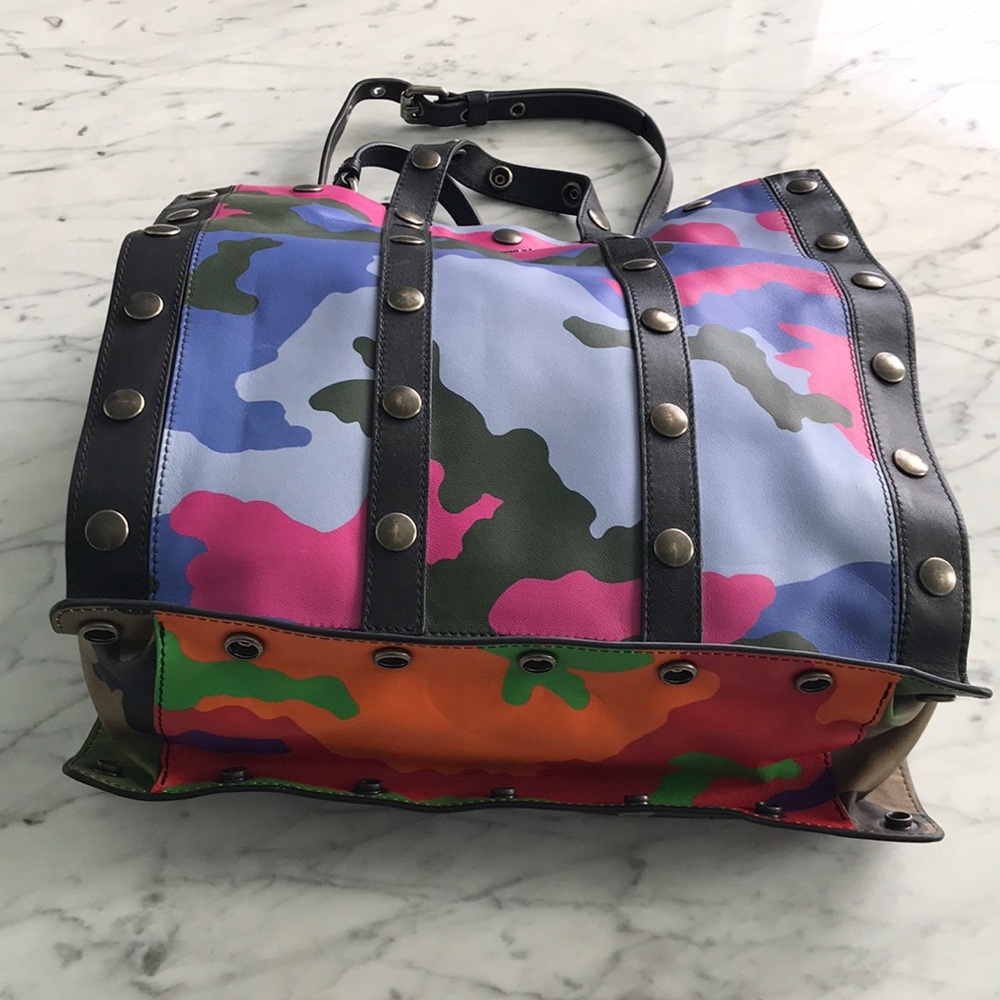 🎉SOLD ON EBAY🎉 - Moschino Camo Print Tote (NEW) - Picture 5 of 16